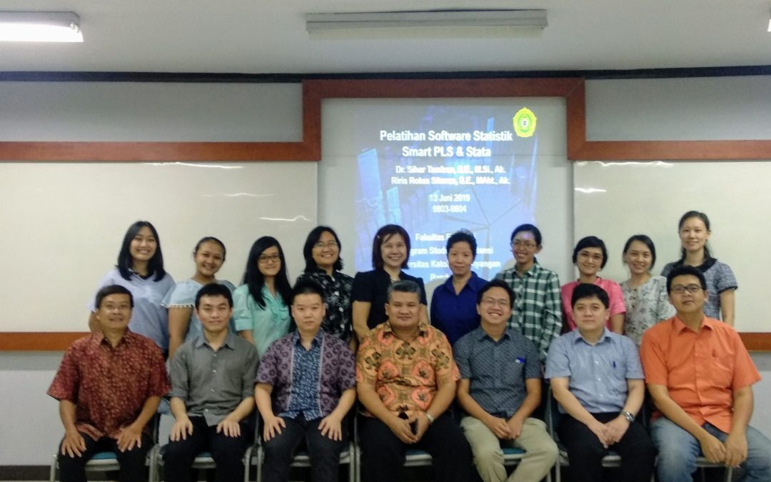 Workshop “Pelatihan Software Statistik Smart PLS & Stata” oleh Dr. Sihar Tambun